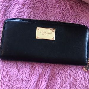 Black Michael kors wallet